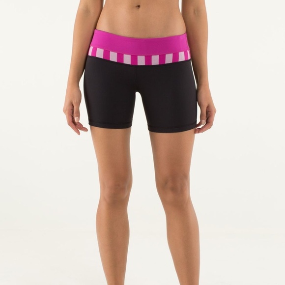Lululemon Reverse Groove Shorts Size 6 Black Raspberry Waistband - Picture 1 of 14